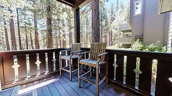 Timbers 6 Updated and Pet-Friendly, Private Jacuzzi, Private Garage by