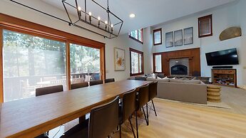 Timbers 6 Updated and Pet-Friendly, Private Jacuzzi, Private Garage by