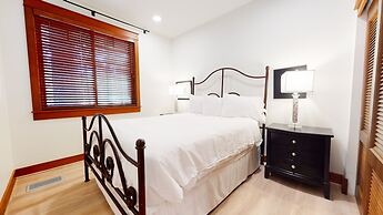 Timbers 6 Updated and Pet-Friendly, Private Jacuzzi, Private Garage by