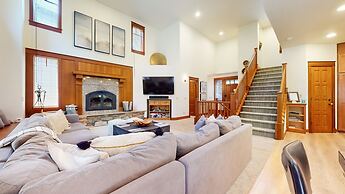 Timbers 6 Updated and Pet-Friendly, Private Jacuzzi, Private Garage by