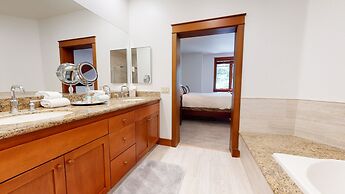 Timbers 6 Updated and Pet-Friendly, Private Jacuzzi, Private Garage by