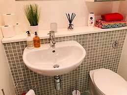 Remarkable 2 Bed Apartment in Edinburgh