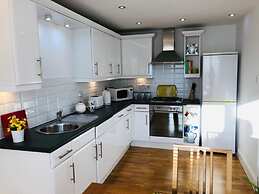 Remarkable 2 Bed Apartment in Edinburgh