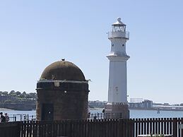 Remarkable 2 Bed Apartment in Edinburgh