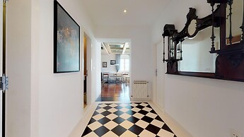 Bajamonti Penthouse in Desković Palace