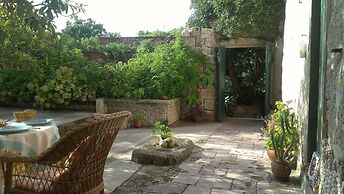 Beach Front Villa a Stone Throw Away From the sea