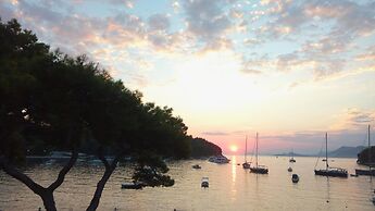 Beach Front Villa a Stone Throw Away From the sea