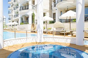 Harmony Suites Saint Vlas
