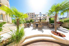 Harmony Suites Saint Vlas