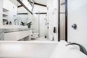 Your Luxury Escape - On The Bay 2