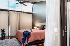 Your Luxury Escape - On The Bay 2