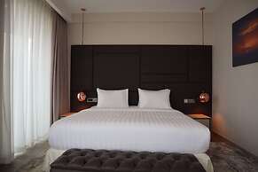 The Curve by the Park Apartments