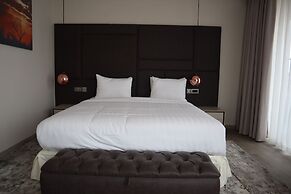 The Curve by the Park Apartments