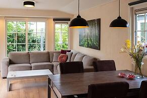 Enjoyin Luxury Chalet With Swimming Pool