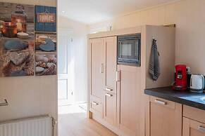 Enjoyin Luxury Chalet With Swimming Pool