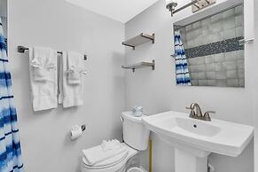 The Beach House 3 Bedroom Home by RedAwning