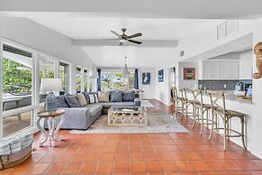 The Beach House 3 Bedroom Home by RedAwning