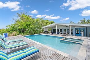 The Beach House 3 Bedroom Home by RedAwning