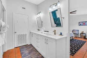 The Beach House 3 Bedroom Home by RedAwning