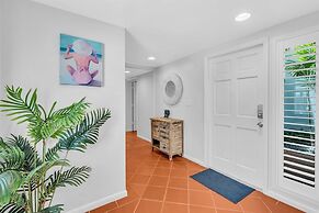 The Beach House 3 Bedroom Home by RedAwning