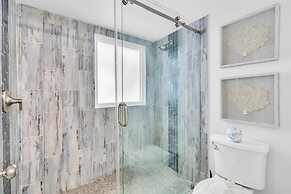 The Beach House 3 Bedroom Home by RedAwning