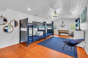 The Beach House 3 Bedroom Home by RedAwning