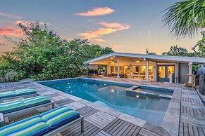 The Beach House 3 Bedroom Home by RedAwning