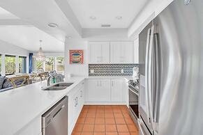 The Beach House 3 Bedroom Home by RedAwning