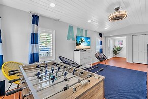 The Beach House 3 Bedroom Home by RedAwning