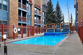 1 Bedroom Ski in Condo Only One Block From Historic Downtown, Shopping