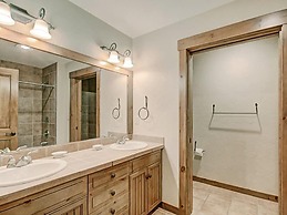 2 Bedroom Ski in Condo Only One Block From Historic Downtown, Shopping