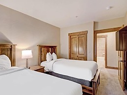 2 Bedroom Ski in Condo Only One Block From Historic Downtown, Shopping