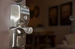 Lucaya Village Resort - 3 Beds and 2 Baths. ID: 57417