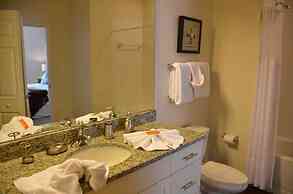 Lucaya 4 Bedrooms 3 Baths Townhome With Central Kitchen