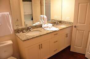 Lucaya 3 Bedroom 2 Bath Townhome With Flat Screen TV