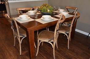 Lucaya 3 Bedroom 2 Bath Townhome With Flat Screen TV