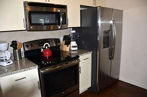 Lucaya 3 Bedroom 2 Bath Townhome With Sophisticated Kitchen