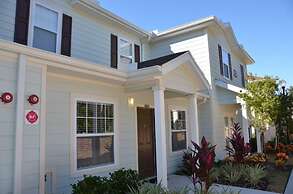 Lucaya 3 Bedroom 2 Bath Townhome With Modern Dining Room