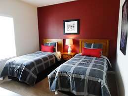 Lucaya 3 Bedroom 2 Bath Townhome With Modern Dining Room