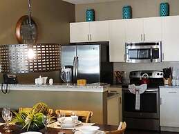 Lucaya 3 Bedroom 2 Bath Townhome With Modern Dining Room