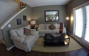 Lucaya 4 Bedrooms 4 Baths Townhome, Spacious Living Room