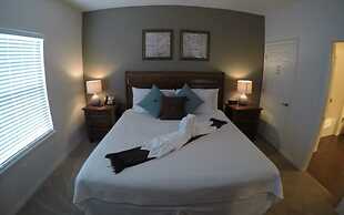 Lucaya 4 Bedrooms 4 Baths Townhome, Spacious Living Room