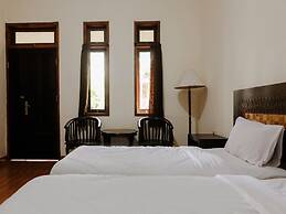 Hotel Mahkota Plengkung