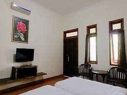 Hotel Mahkota Plengkung