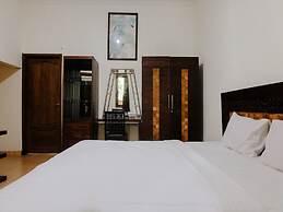 Hotel Mahkota Plengkung