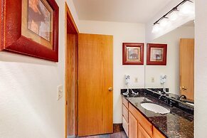 3 Bedroom Ski in Condo Only One Block From Historic Downtown, Shopping