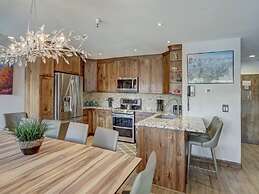 4 Bedroom Ski in Condo Only One Block From Historic Downtown, Shopping