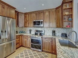 4 Bedroom Ski in Condo Only One Block From Historic Downtown, Shopping