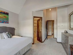 4 Bedroom Ski in Condo Only One Block From Historic Downtown, Shopping