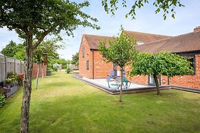 Cotswold Barn Conversion With Private Hot Tub